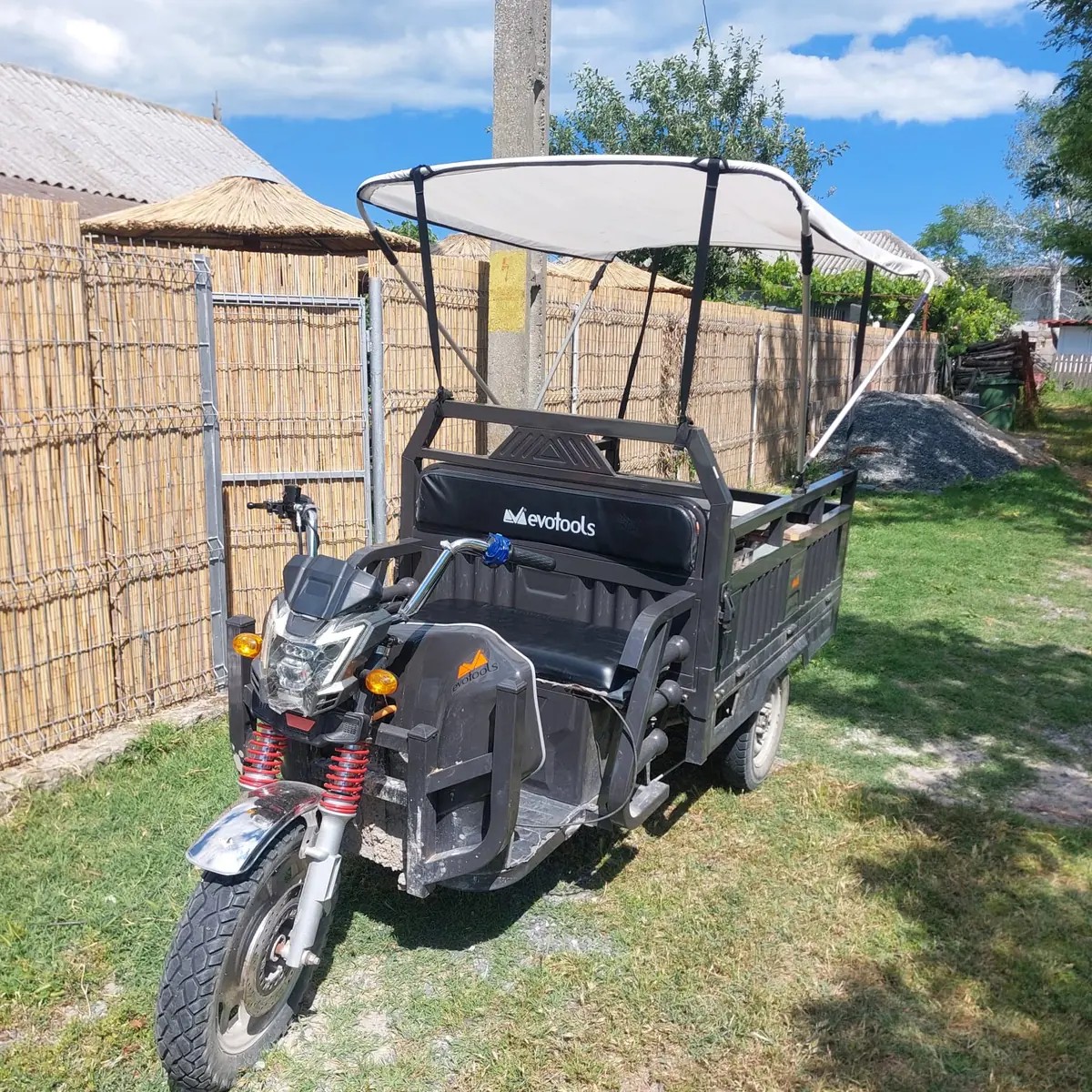 Tuc-tuc electric cu bănci și copertină — transfer la plaja din Sfântu Gheorghe